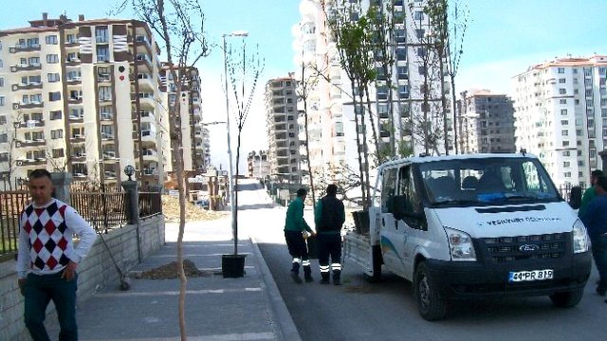 Tecde Mahallesi\'nde Ağaçlandırma Çalışması Başladı