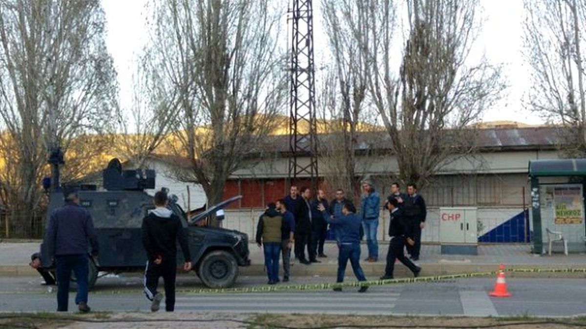 Tunceli\'de Zırhlı Araç Devrildi: 2 Polis Yaralı