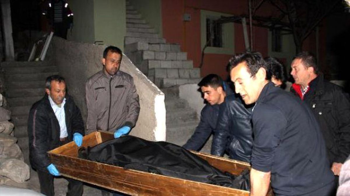 4 Çocuk Annesi Eşini Baltayla Öldürdü