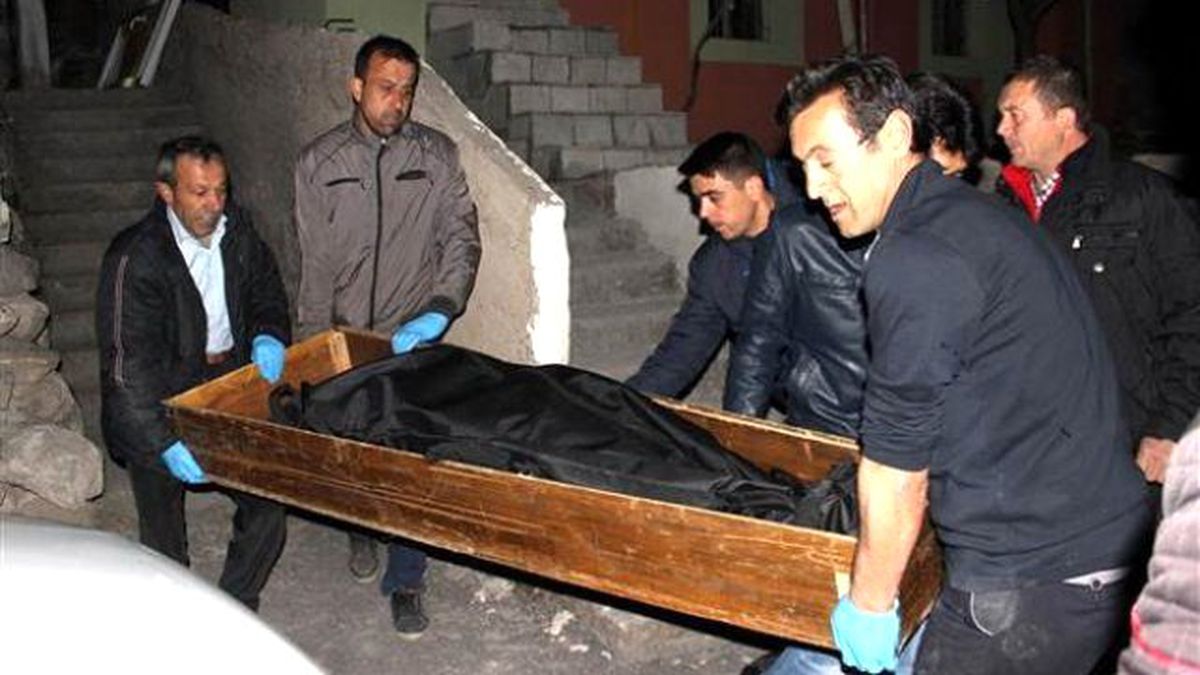 4 Çocuk Annesi Eşini Baltayla Öldürdü