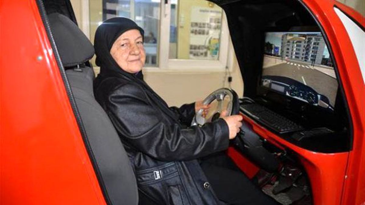 70 Yaşındaki Ümmühan Ninenin Ehliyet Azmi