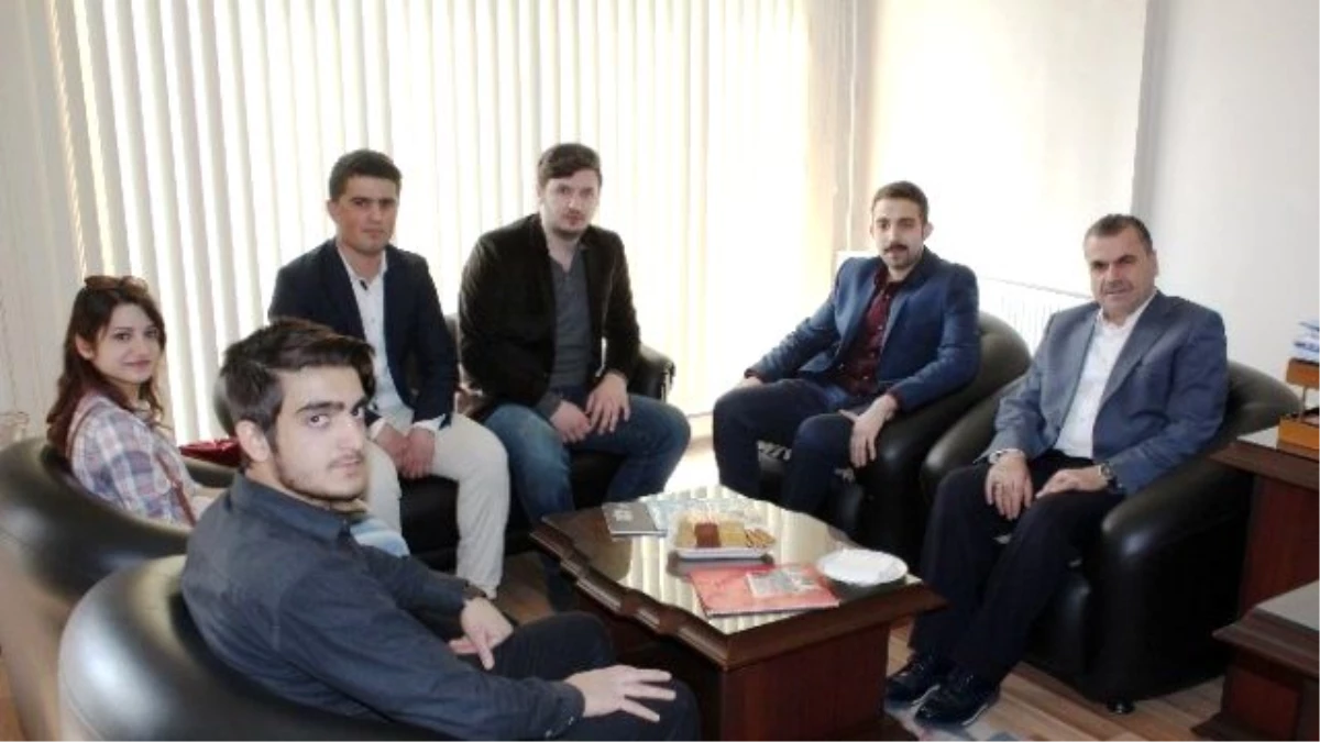 Akil Gençler Heyeti\'nden Türkiye Gazetesine Ziyaret