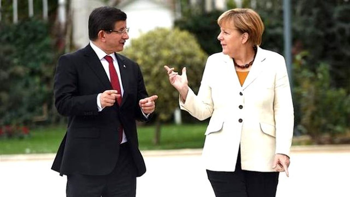 Almanya Başbakanı Merkel\'den \'Erdoğan\' Şiirine Sert Tepki