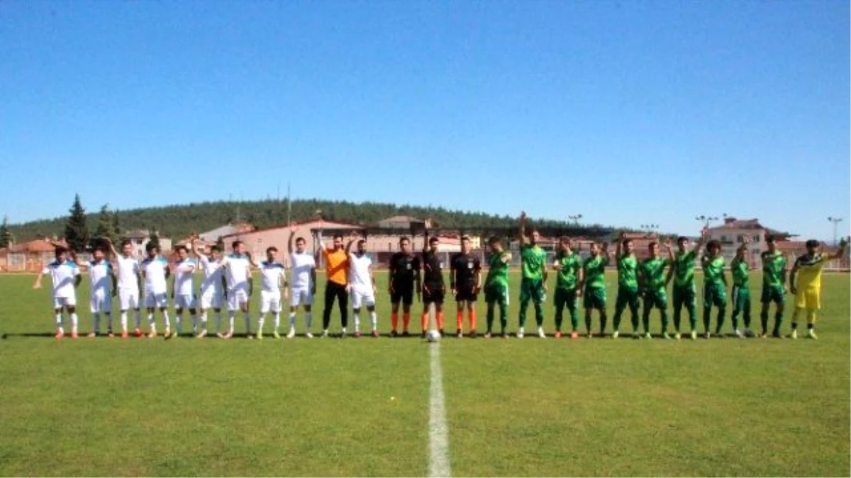 Bilecik İl Özel İdarespor Kendi Evinde İzmir Temsilcisi Çiftay Yeşilova Gençlik Spor\'a 5-0 Yenildi
