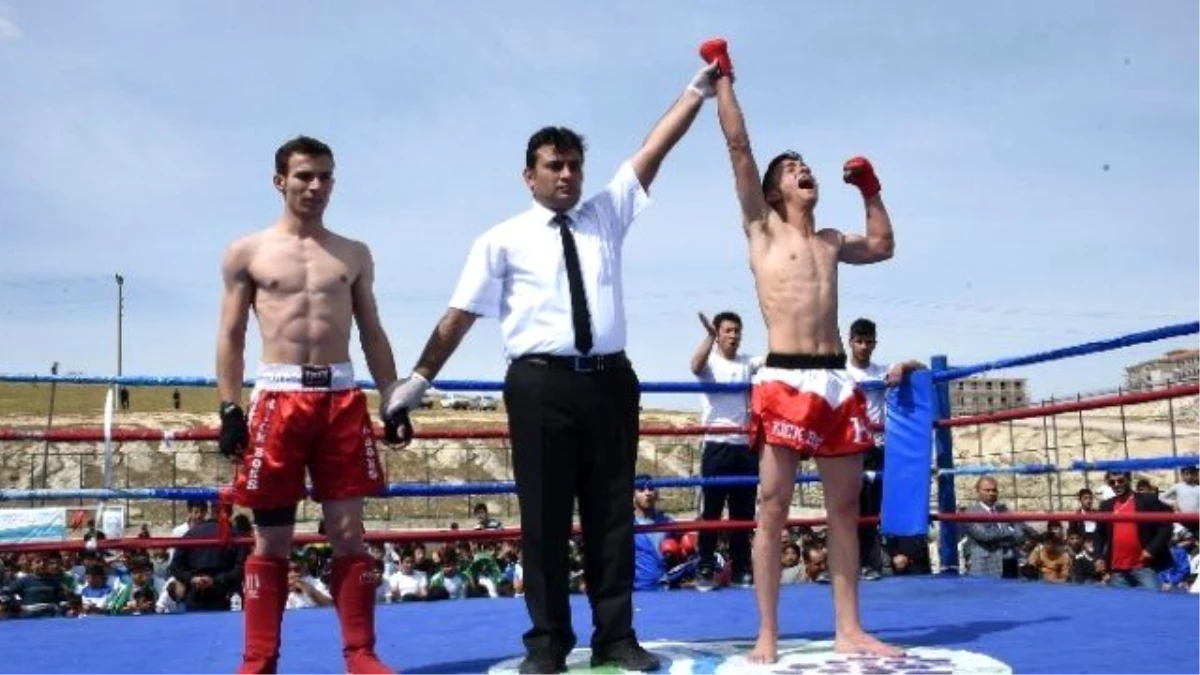 Bozova\'da Kick Boks Şampiyonası Düzenlendi