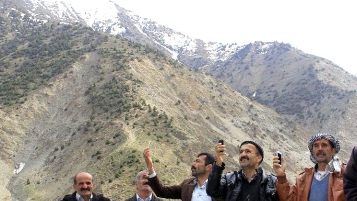 Bu Köyde Hiçbir Şebeke Çekmiyor