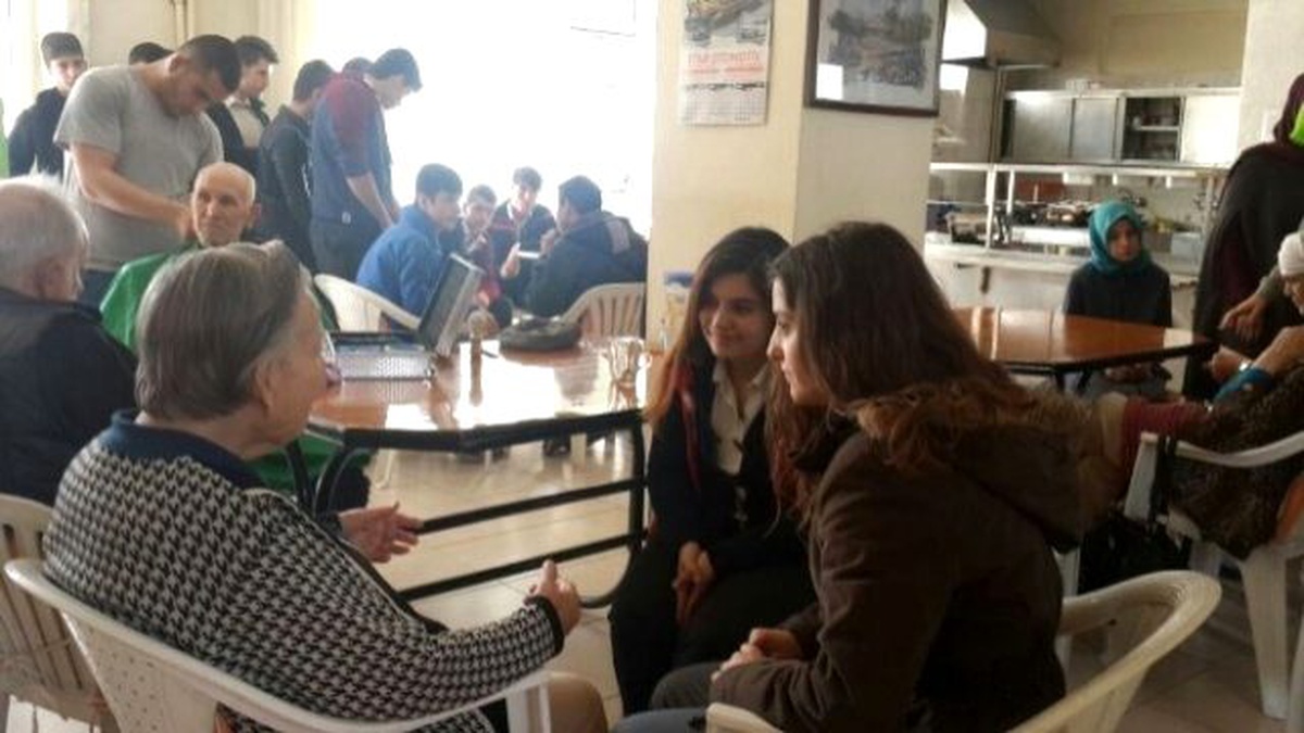 Burhaniye\'de İmam Hatiplilerin Huzurevi Ziyareti