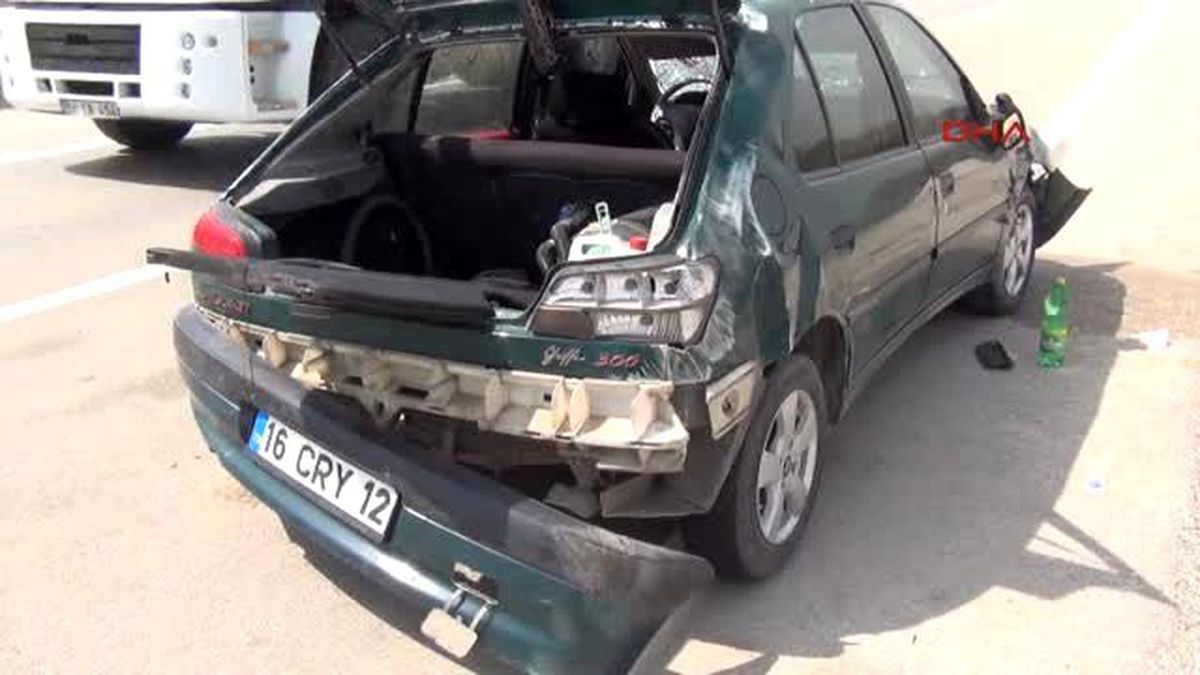 Bursa Köpeğe Çarptıktan Sonra Takla Atan Otomobilin Sürücüsü Yaralandı