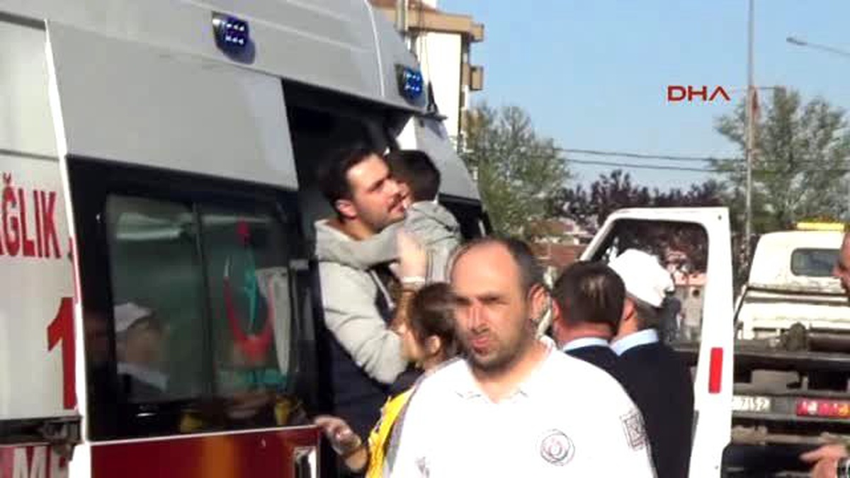 Bursa Kullandığı Otomobille Köprüden Uçtu, Altından Geçen Yaya Son Anda Kurtuldu