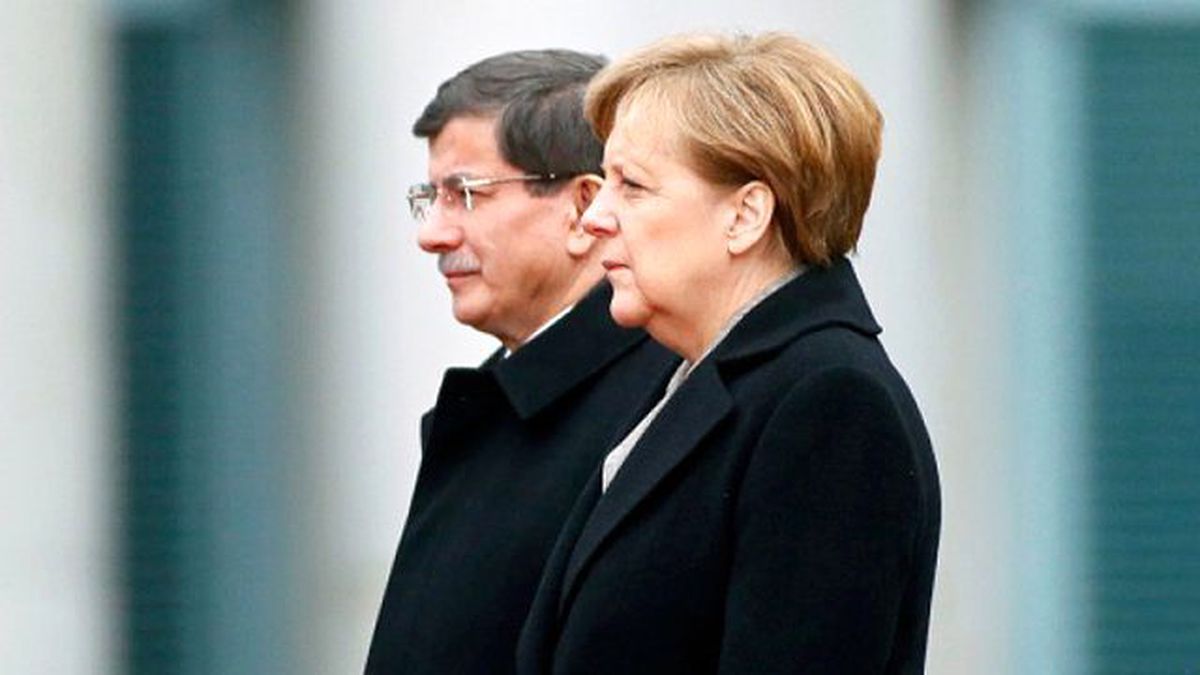 Merkel: Almanya\'da Erdoğan\'la İlgili Yapılan Yayın Yaralayıcı