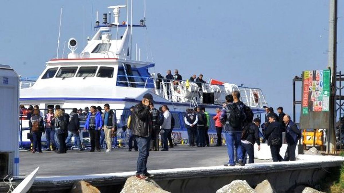 Dikili\'ye Gelen Sığınmacılar Tek Tek Alınmaya Başlandı
