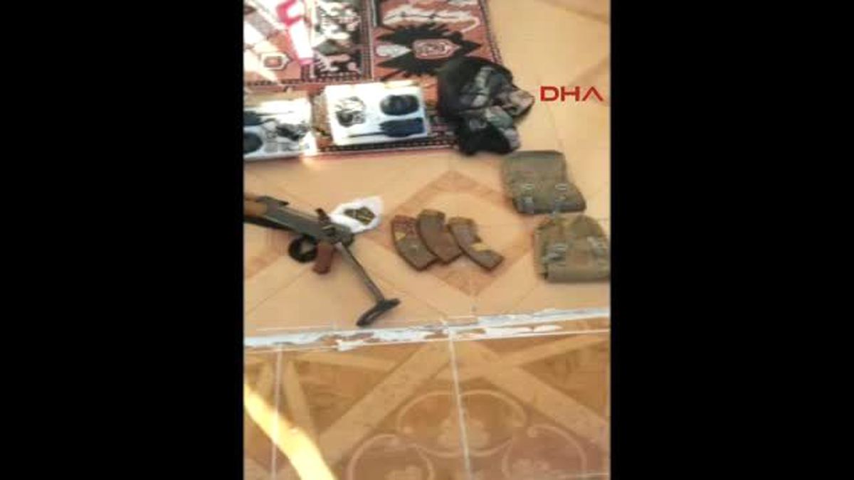 Diyarbakır\'daki Bir Evin Banyosunda 1 Adet Kaleşnikof Tüfek Bulundu