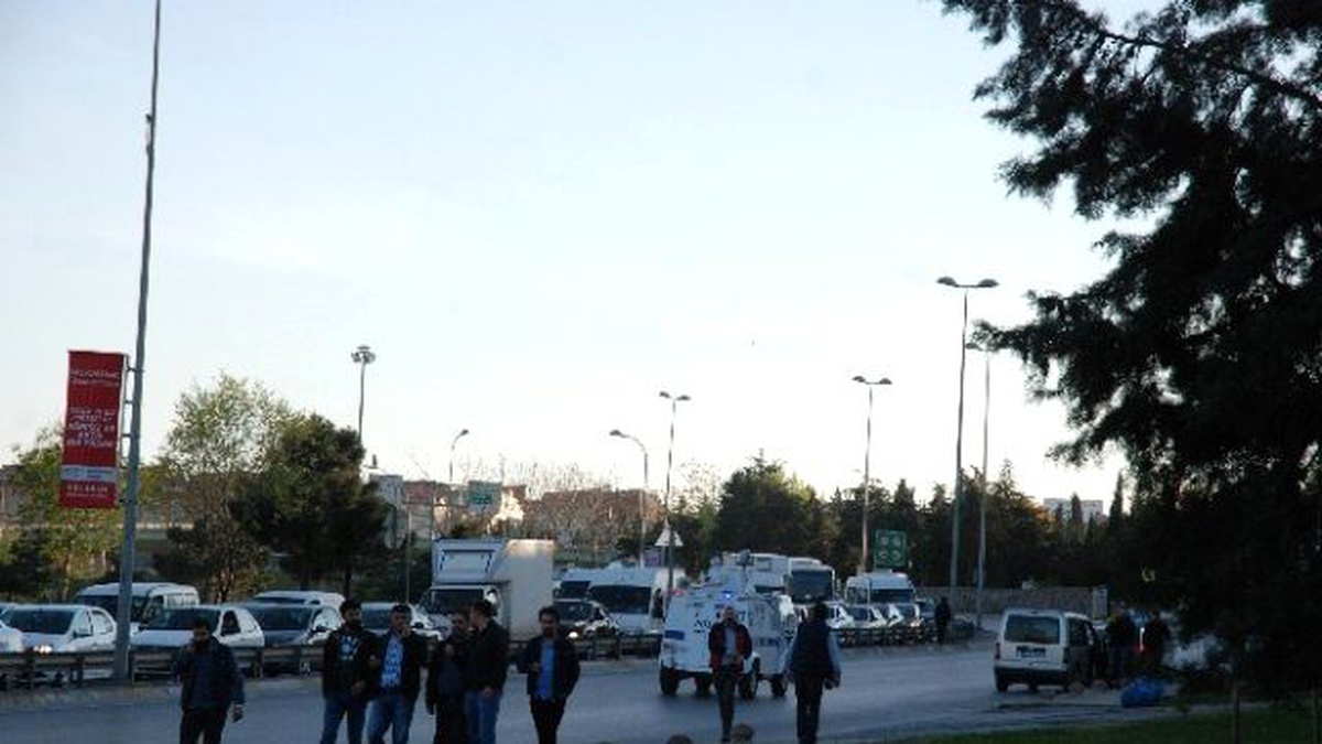 Eyüp\'te Polisi Alarma Geçiren 3 Genç Gözaltına Alındı