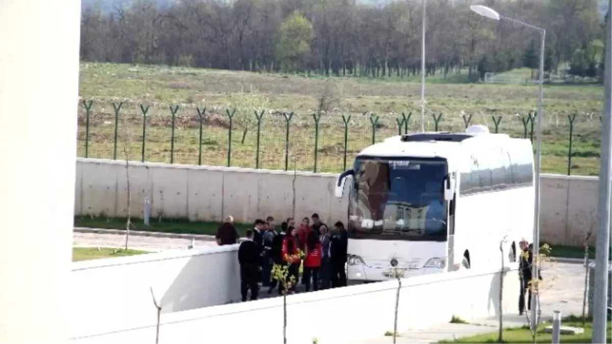 Geri Kabul Anlaşması ile Kabul Edilen Göçmenler Kırklareli\'ye Getirildi