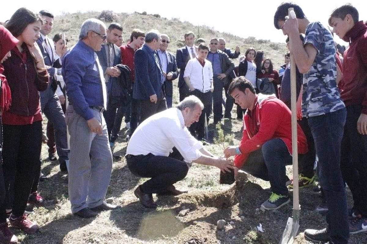 Hatıra Ormanına Başkan Şahiner\'in İsmi Verildi