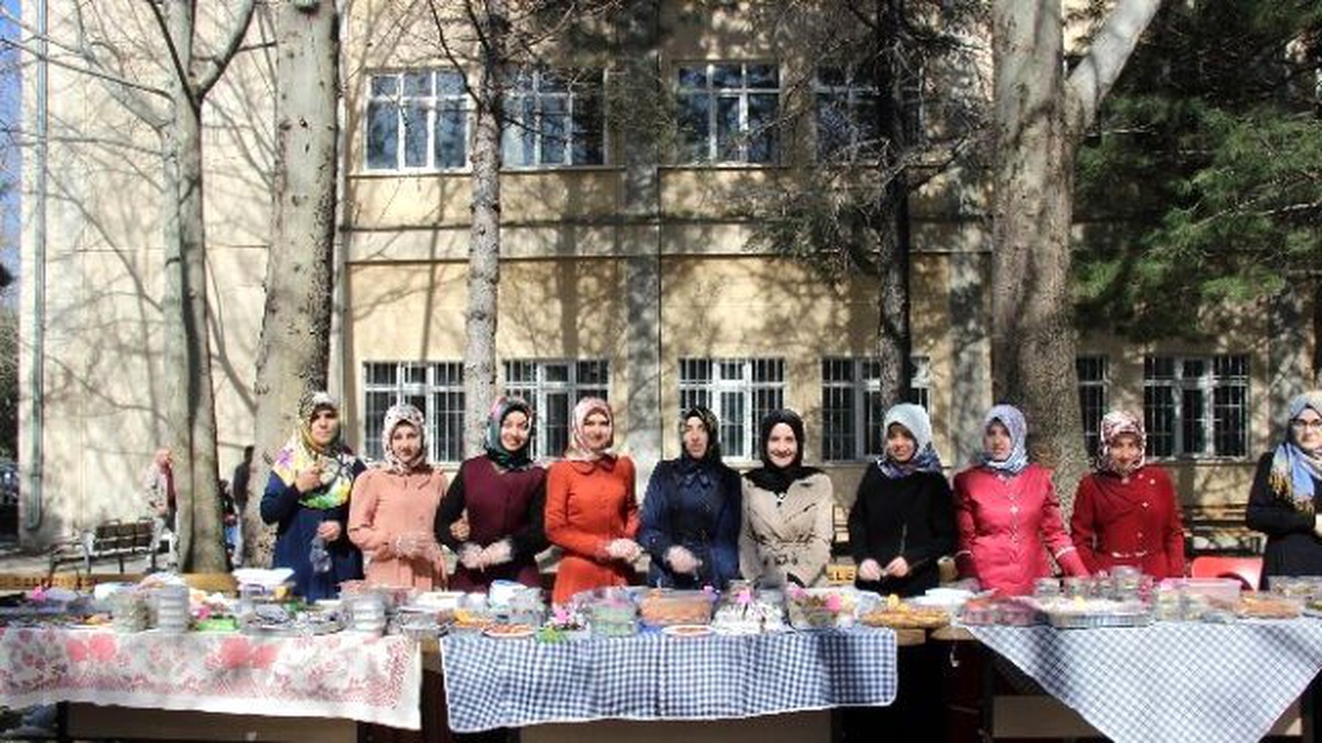 İlahiyat Fakültesi Öğrencilerinden Anlamlı Kermes