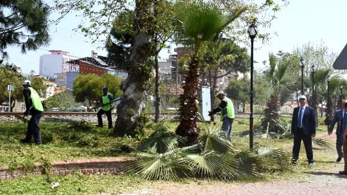 İncirliova Belediyesi, Çamlıca Bulvarı\'nı Temizledi