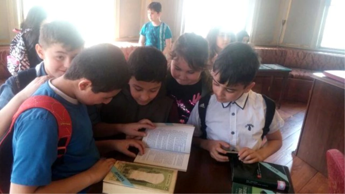 Kitap Kurdu Çocuklar Kütüphaneleri Gezdi