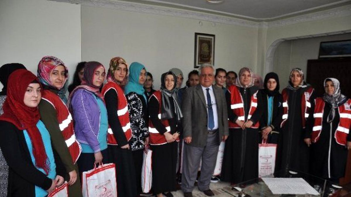 Kızılay\'dan Kız Öğrencilere Yardım