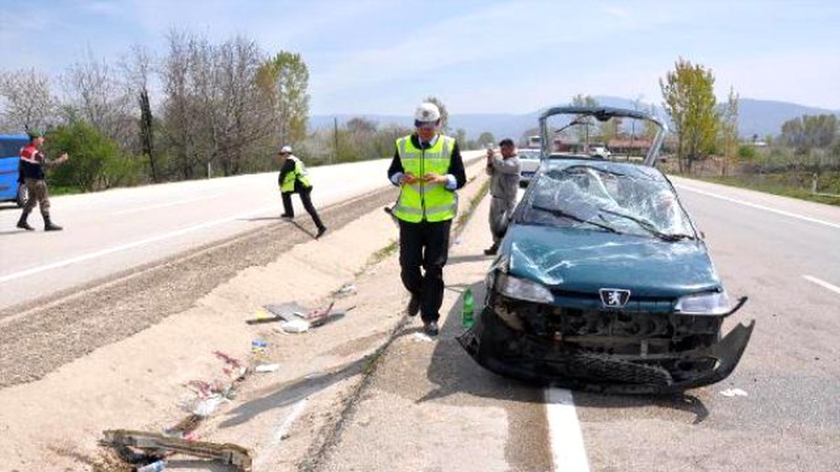 Köpeğe Çarptıktan Sonra Takla Atan Otomobilin Sürücüsü Yaralandı
