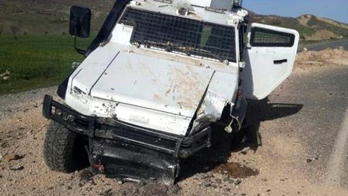 Lice\'de Polis Aracına Bombalı Saldırı: 2 Polis Yaralı