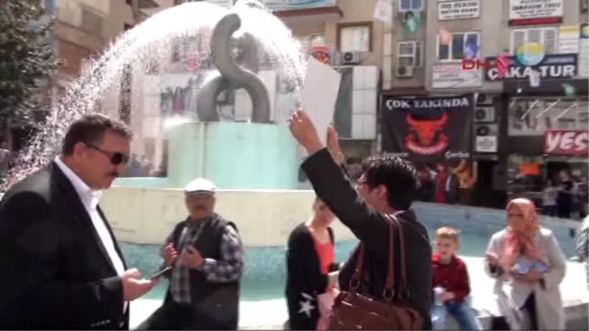 Manisa\'da Türkeş\'i Anma Etkinliğinde Hayvansever Protestosu