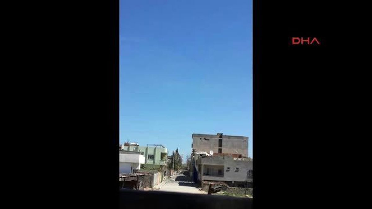 Nusaybin\'de Parke Taşları ile Sokaklara Kurulan Barikatlar Kaldırılıyor