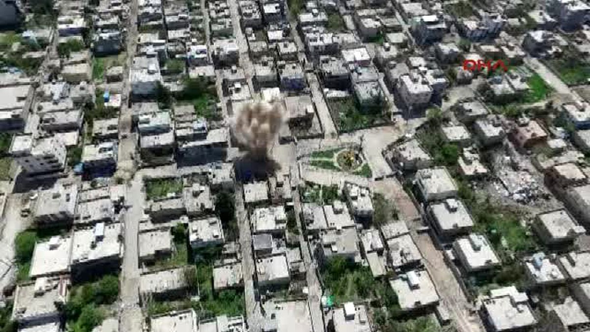 Nusaybin\'de Tespit Edilen El Yapımı Patlayıcı Böyle İmha Edildi