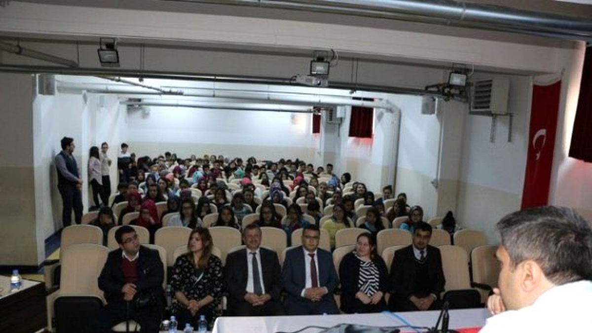 Öğrencilere \'Mesleki Eğitimde Kariyer Günleri\' Konulu Seminer