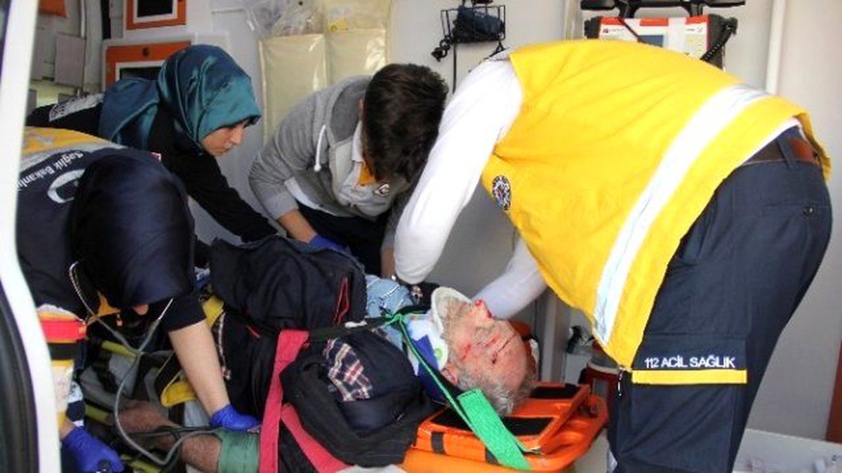 Otomobilin Çarptığı Yaya Ölümden Döndü