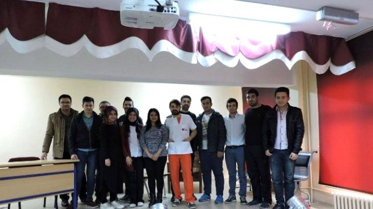 Pembe Kurdele Tiyatrosu Çavdarhisar\'da