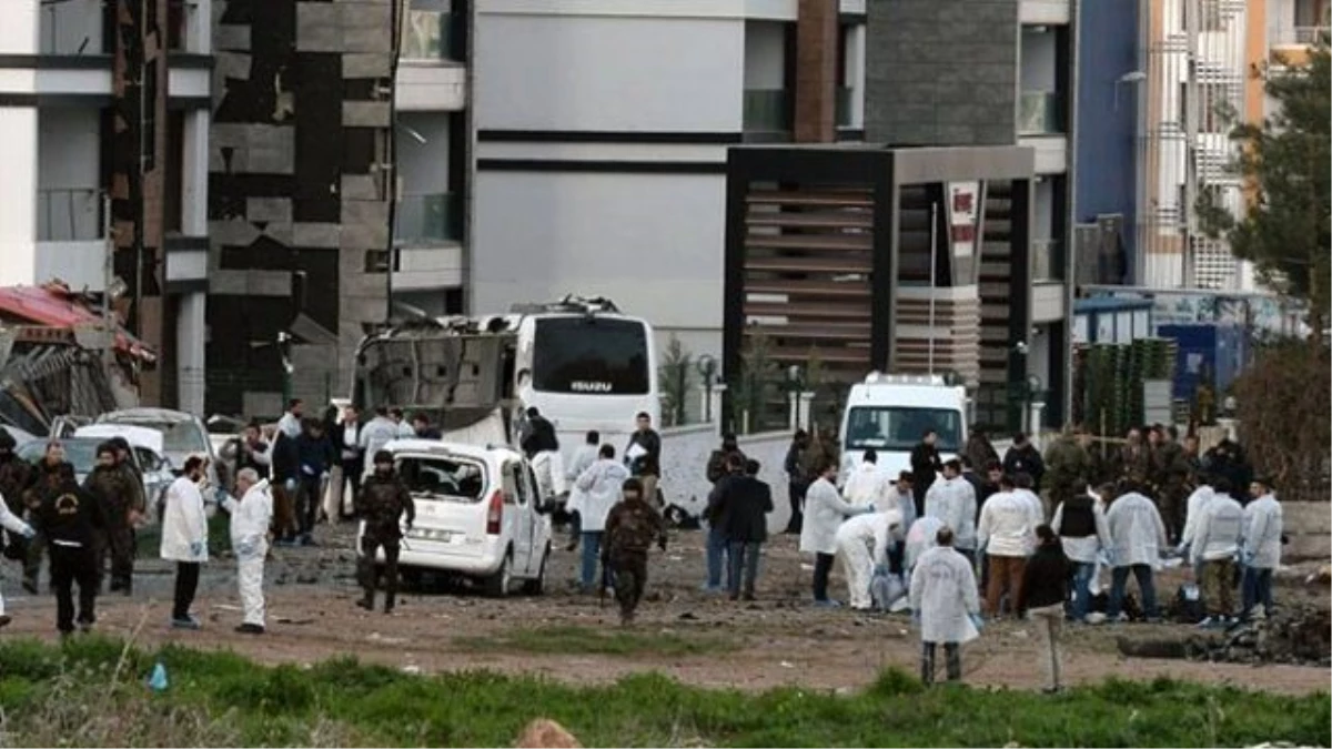 PKK\'lıı Teröristler Saldırıyı Şiddetlendirmek İçin Aracın Bagajına Roketatar Başlığı Yerleştirmiş