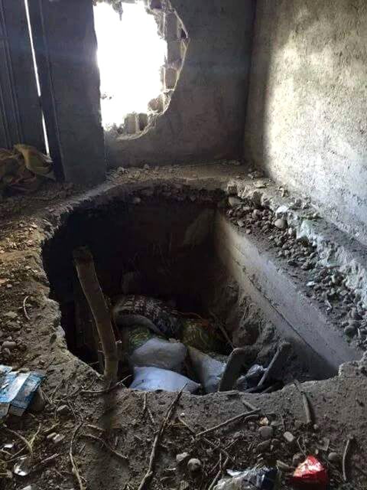 PKK\'lılar Binalarda Katları Delerek İple Kaçmaya Çalışıyor
