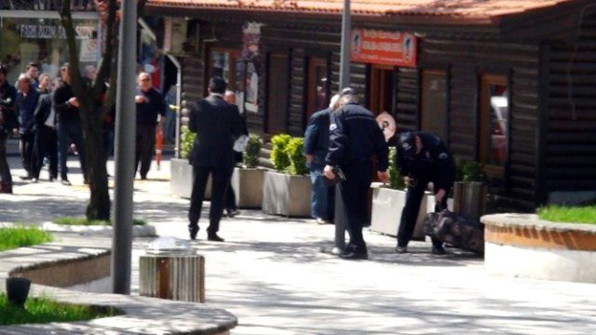 Şehit Aileleri ve Gazileri Derneği'nin Önünde Şüpheli Valiz Paniği
