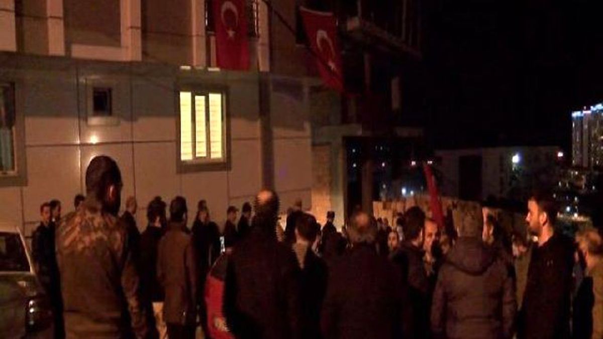 Şehit Binbaşı Turgay Çelik\'in Eyüp\'teki Babaevine Ateş Düştü