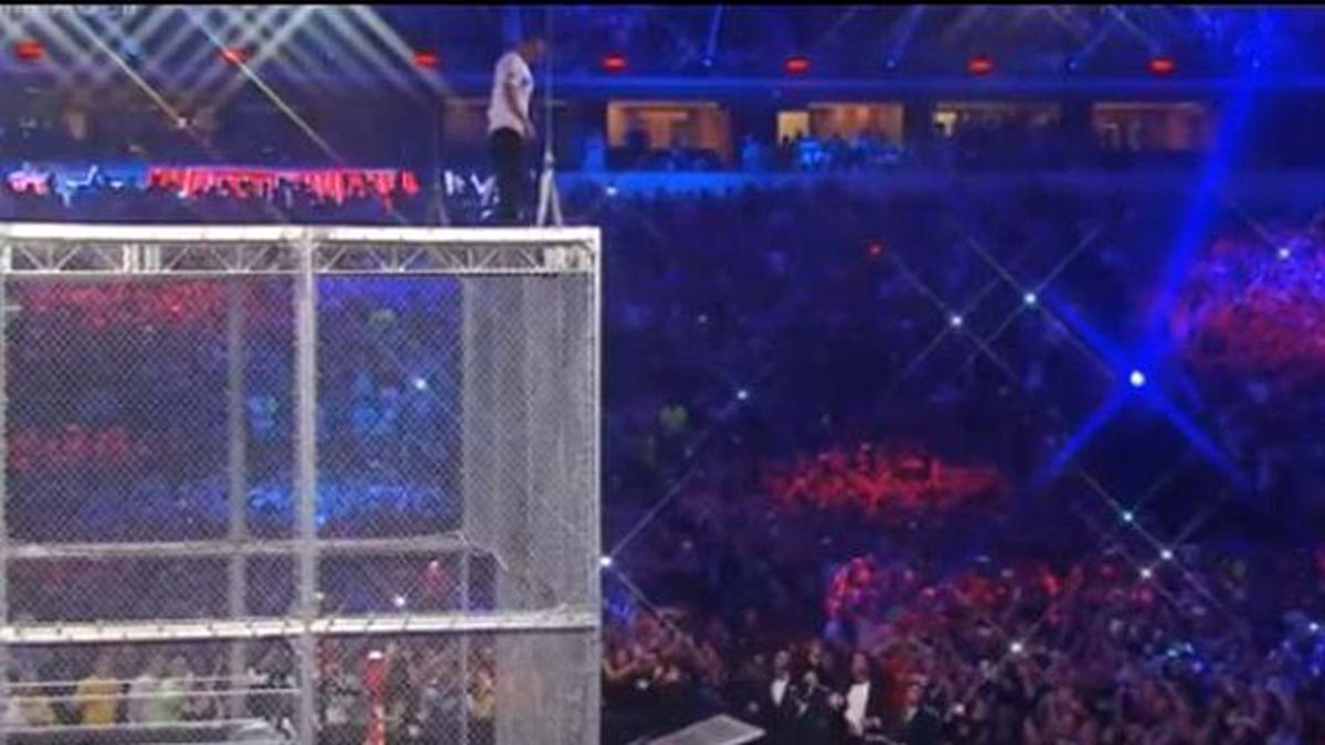 Shane Mcmahon 100 Bin Kişinin Önünde Bunu Yaptı!