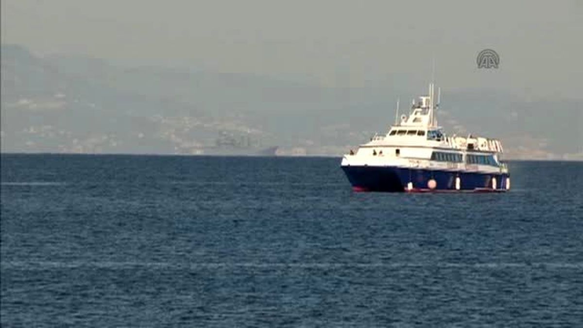 Sığınmacıları Taşıyan İlk Gemi Midilli\'den Dikili\'ye Geldi