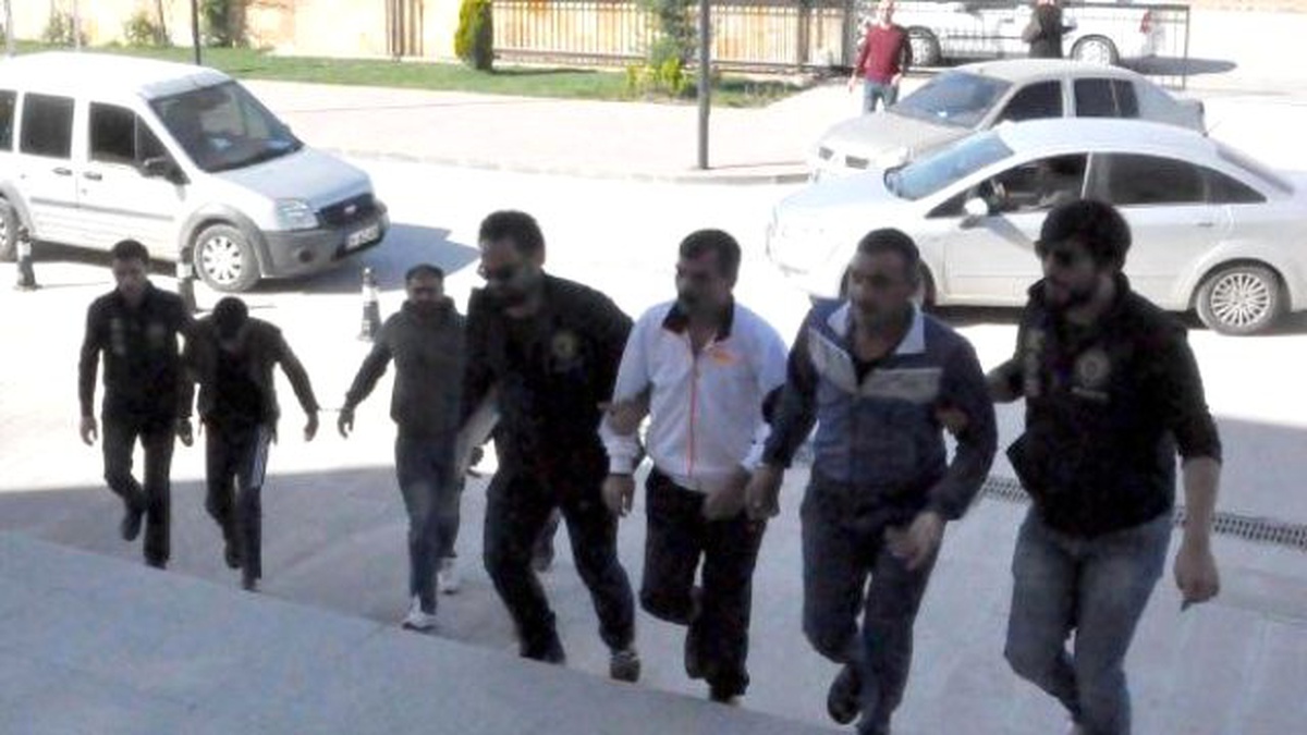 Uşak\'ta Uyuşturucu Operasyonunda 4 Yabancıya Gözaltı
