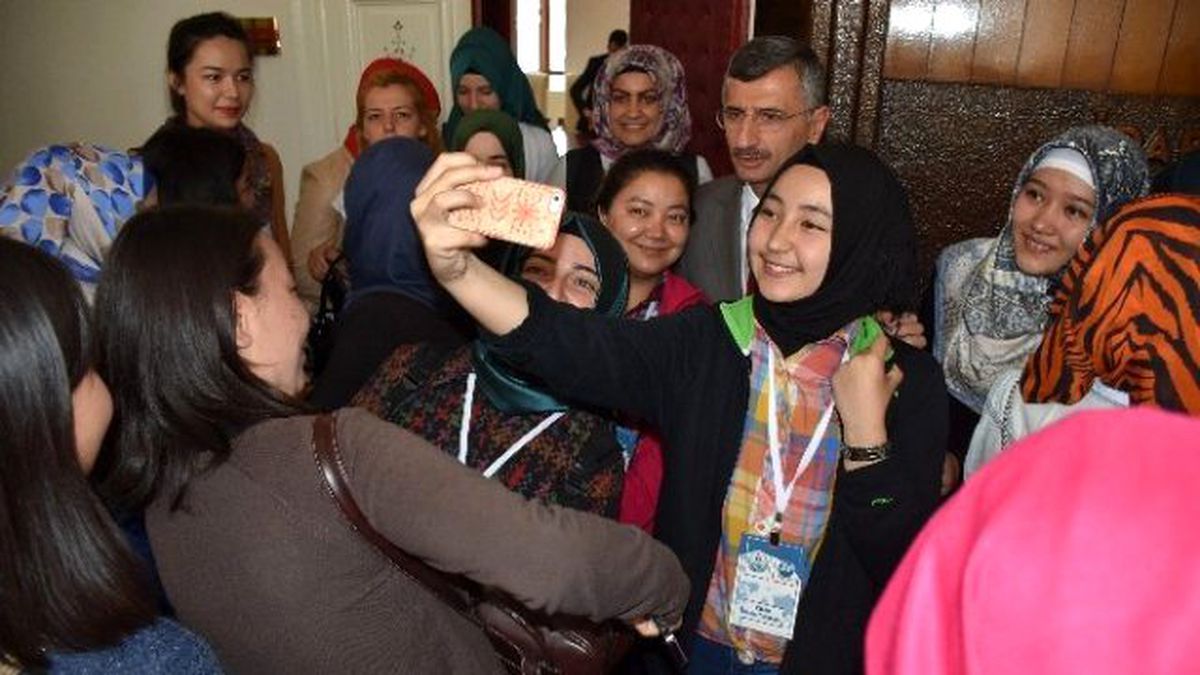 Vali Bektaş, Öğrencilerle Özçekim Yaptı