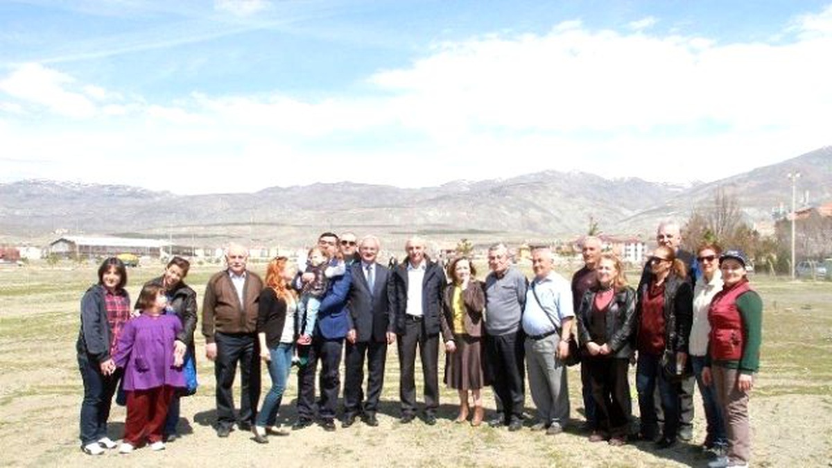 Yaşlılar Gelecek Nesil İçin Fidan Dikti