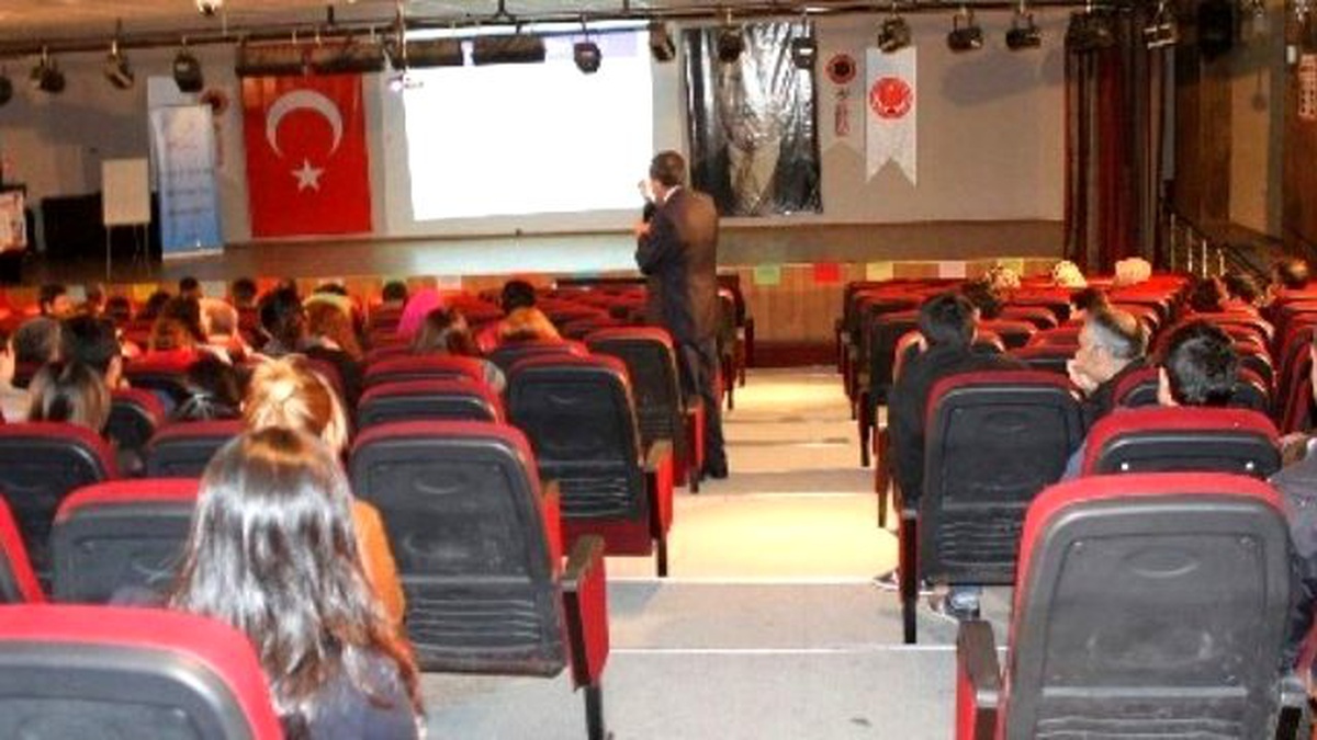 Akademisyenler Öğretmenlerle Buluştu