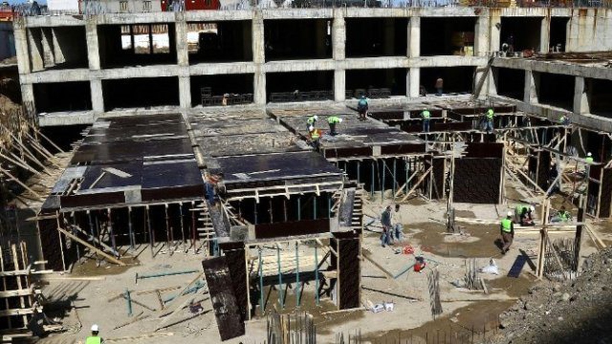 Büyükşehir Belediyesi Çok Katlı Otopark İnşaatına Yeniden Başladı