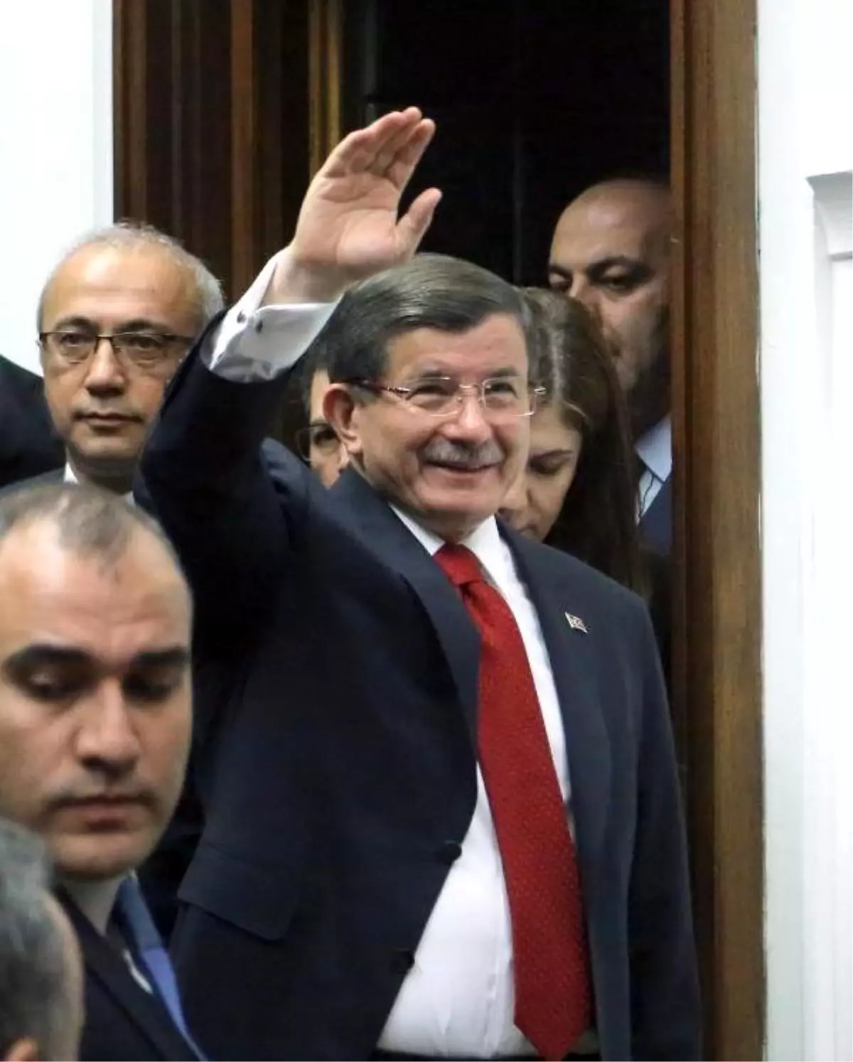 Davutoğlu: Kimse Bizden Elinde Silah Olan Terör Örgütünü Muhatap Alacağımızı Beklemesin