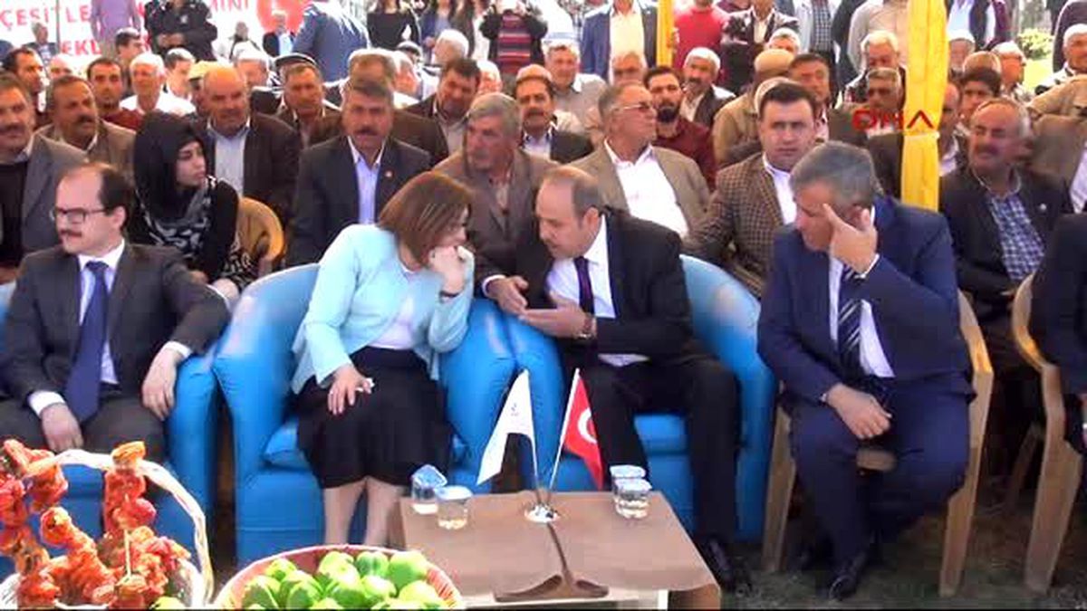 Gaziantep Oğuzeli\'nde Çiftçilere 400 Bin Domates ve Biber Fidesi Dağıtıldı