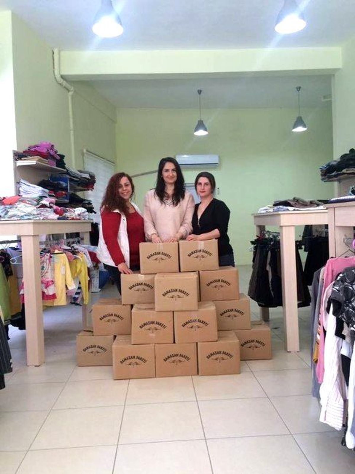 Hatay\'da Sosyal Marketler İhtiyaç Sahiplerini Güldürüyor