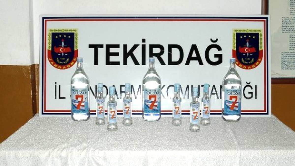 Kaçak İçki Satarken Jandarmaya Yakalandı