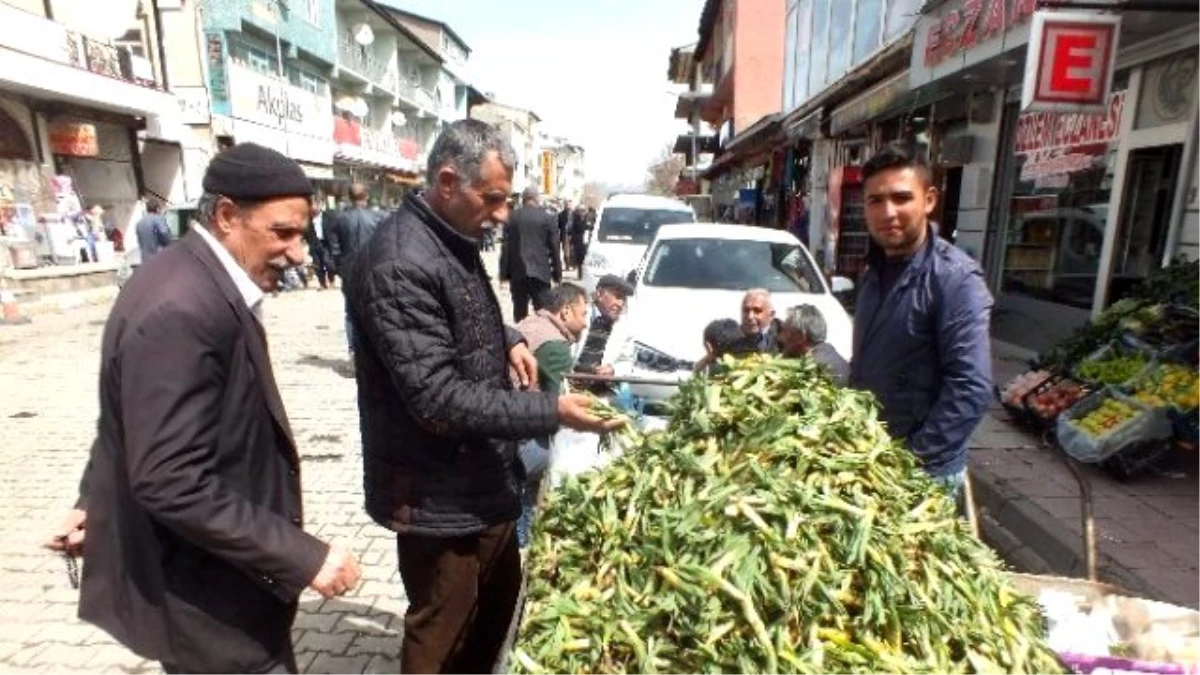 Malazgirt\'te Baharın Müjdecisi Çiriş Tezgâhlarda Yerini Aldı