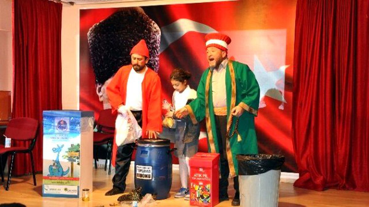 Mersin\'deki Okullarda Tiyatro Oyunu ile Çevre Eğitimi