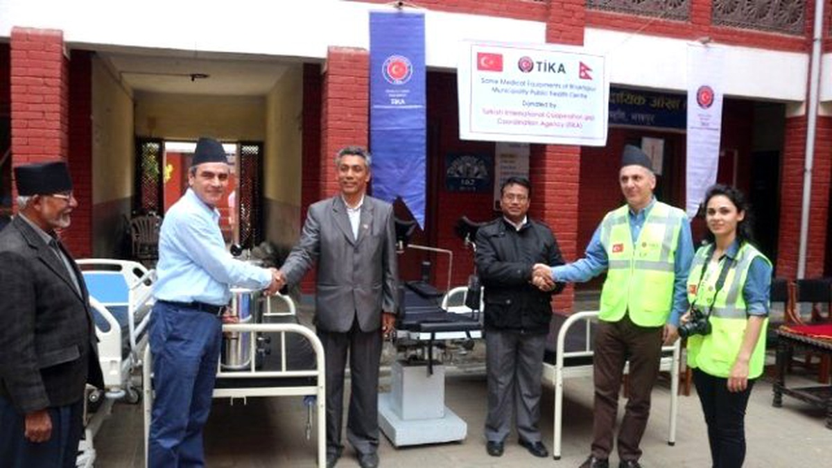 Nepal\'de Bhaktapur Belediyesi Halk Sağlığı Merkezine Tıbbi Cihaz ve Ekipman Desteği