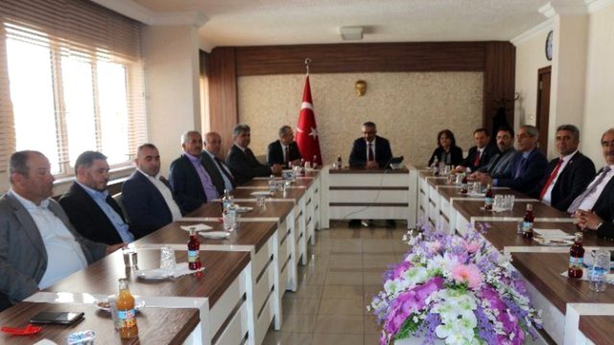 Niğde İl Genel Meclisi Yeni Başkanı Vali Kılıç\'ı Ziyaret Etti